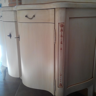 mobile di recupero laccato e decorato